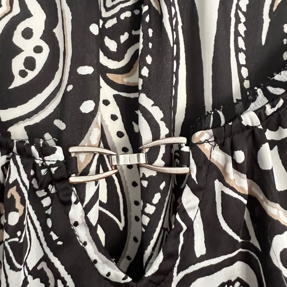 WHBM - Pullover Silky Blouse With Chain Paisley Print.  Has 3/4 Split Sleeves - Picture 7 of 10